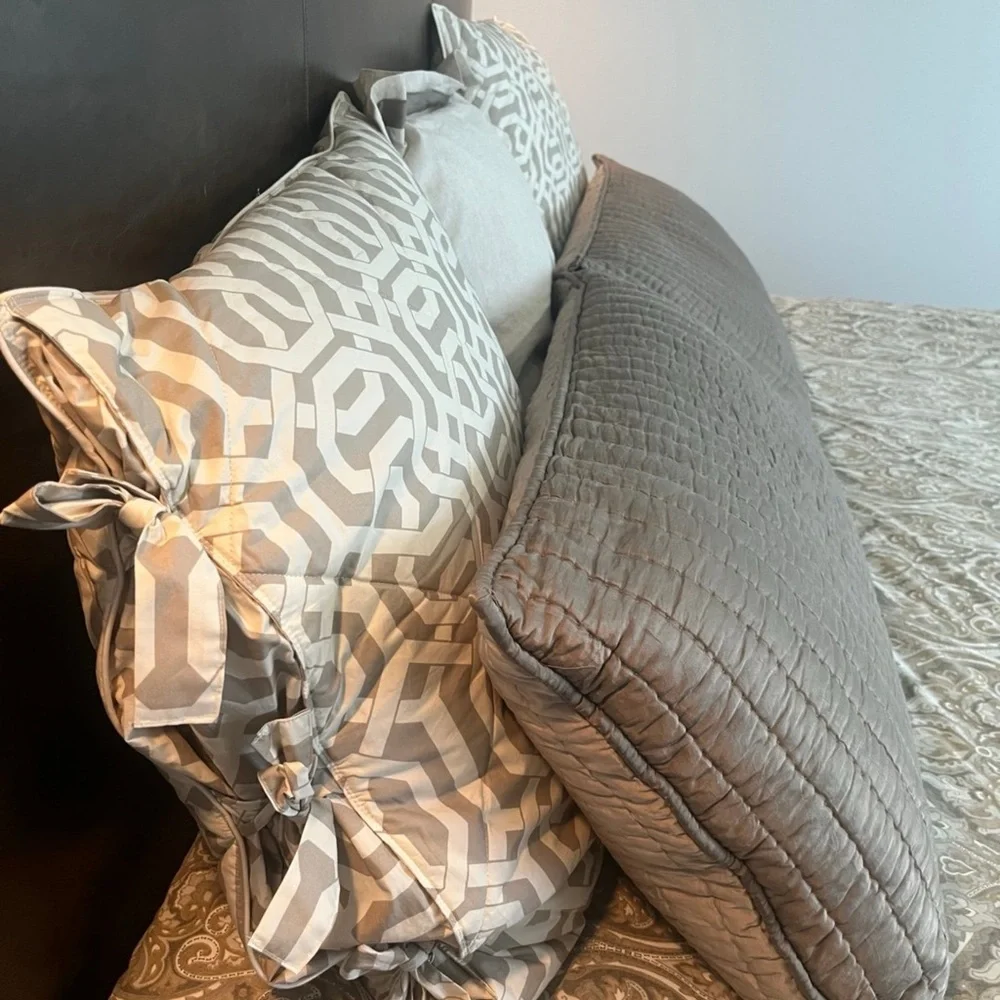 Pottery Barn Comforter Set